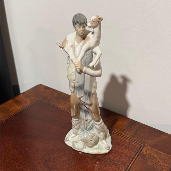 Lladro Porcelain Shepherd Figurine with Lamb - Picture 1 of 2
